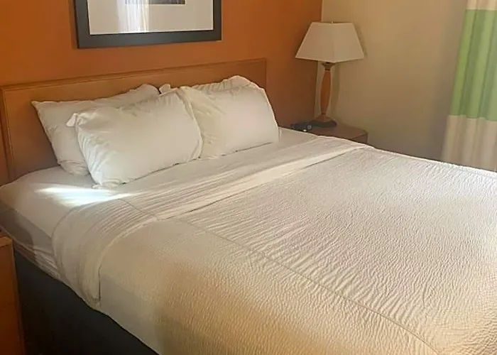 Hotel Fairfield And By Marriott 3*