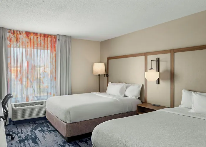 Hotel Fairfield And By Marriott